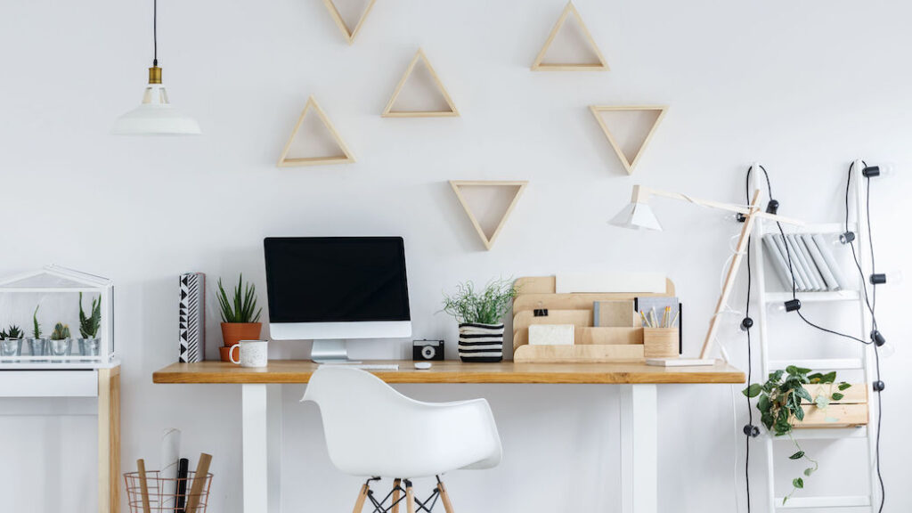 Great Ideas for How to Decorate Your Office at Work