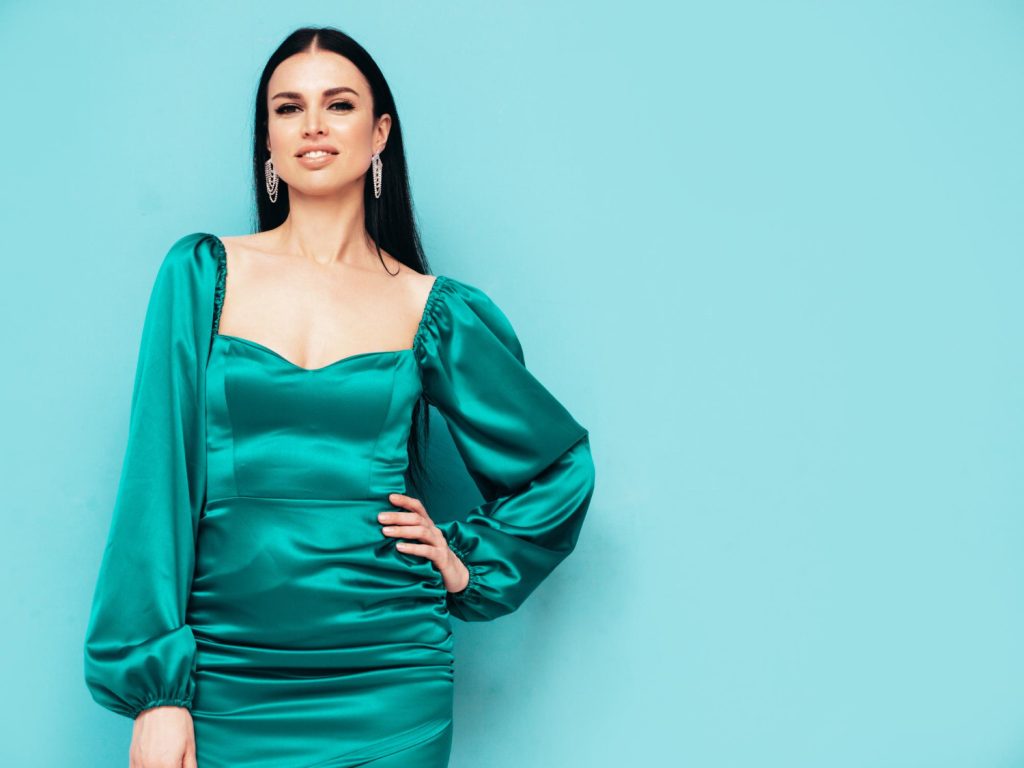 From Cinderella to Queen: Transforming Your Prom Night with an Emerald Green Dress