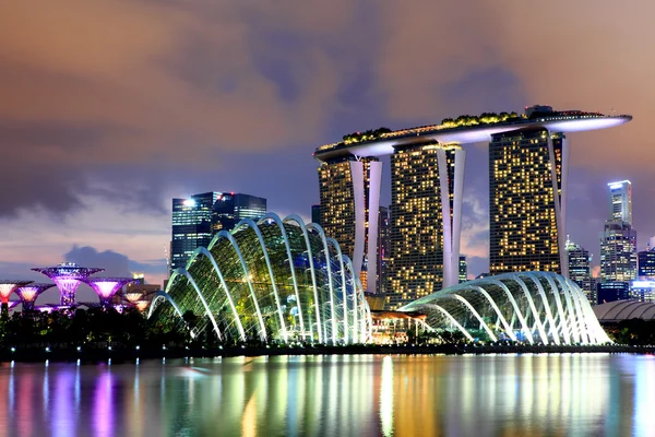 Singapore skyline and Marina Bay Sands glowing at night.